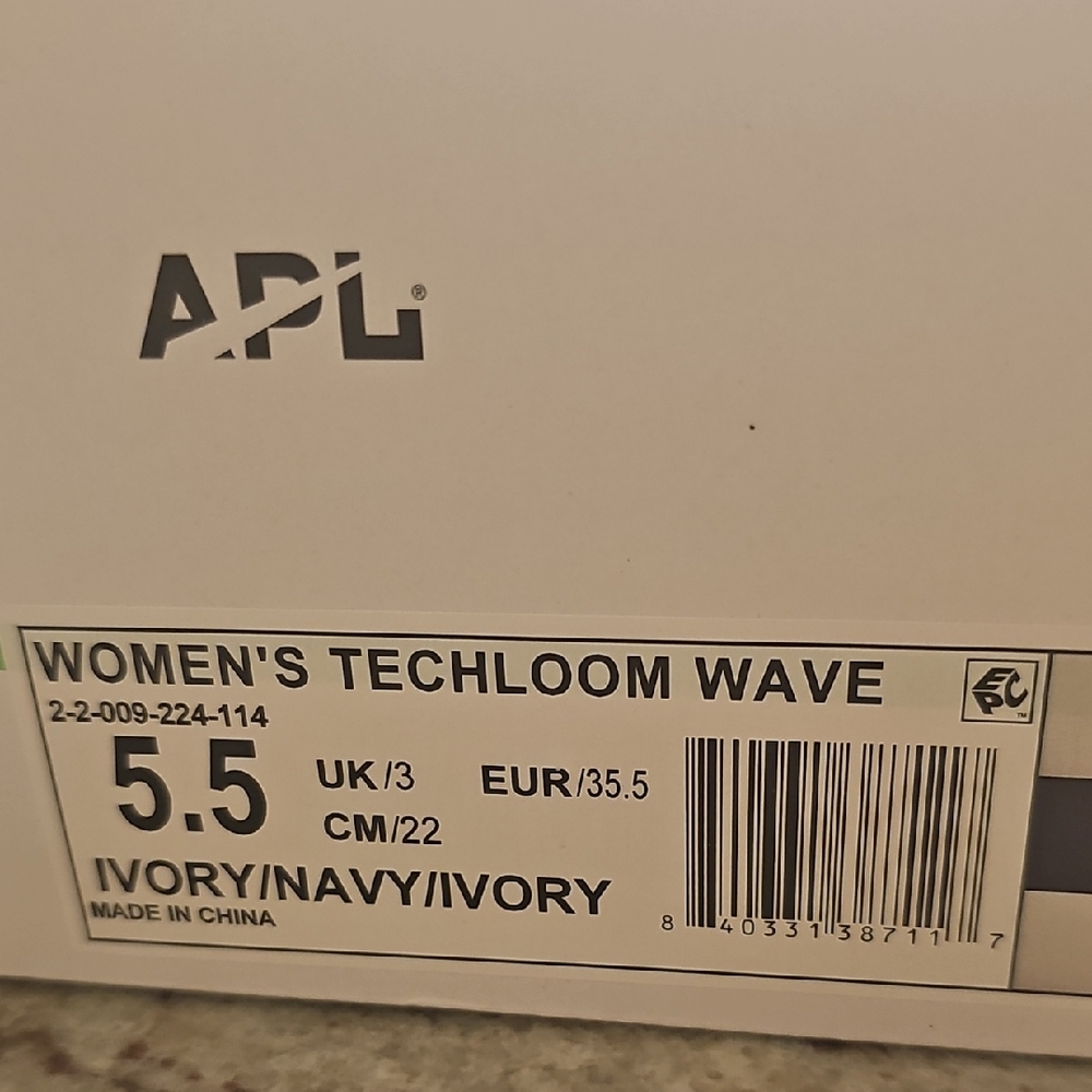 APL Women's TechLoom Wave in Ivory and Navy - Picture 3 of 8